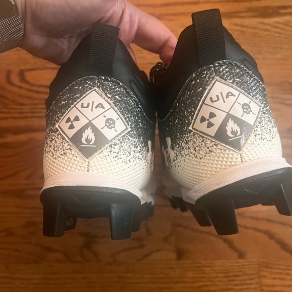 Under Armour Locked Down Football Cleats - Picture 2 of 7